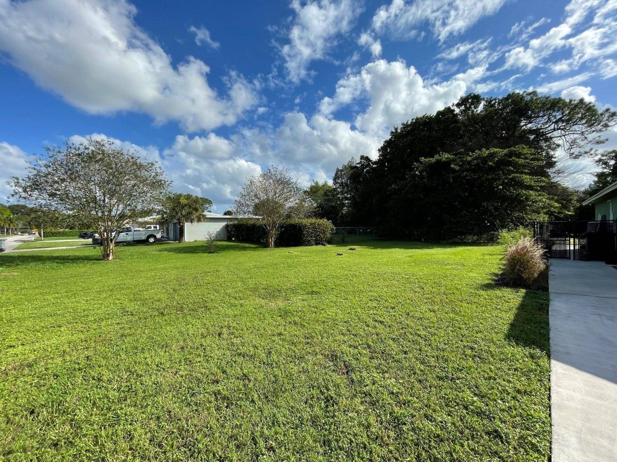 ATTENTION BUILDERS, INVESTORS AND BUYERS THAT WANT TO CUSTOM BUILD YOUR DREAM HOME !