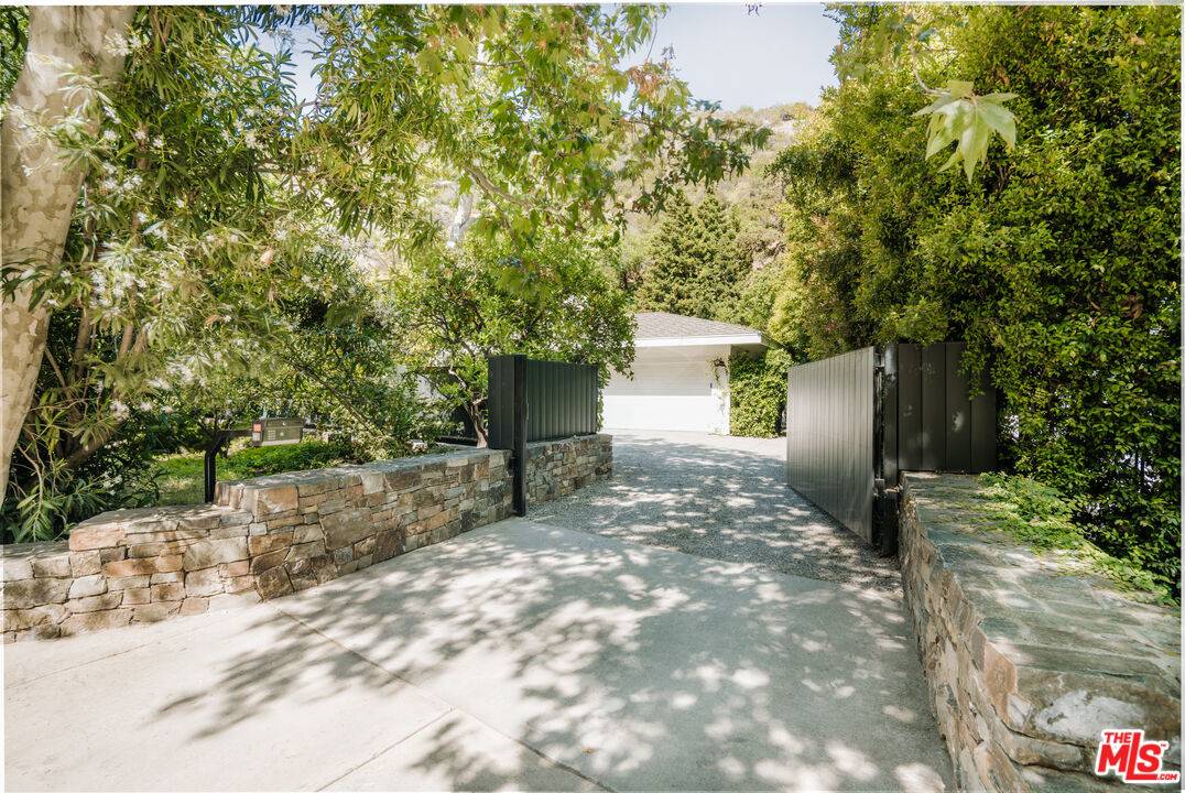 2610   Mandeville Canyon Rd 4BR Brentwood La
