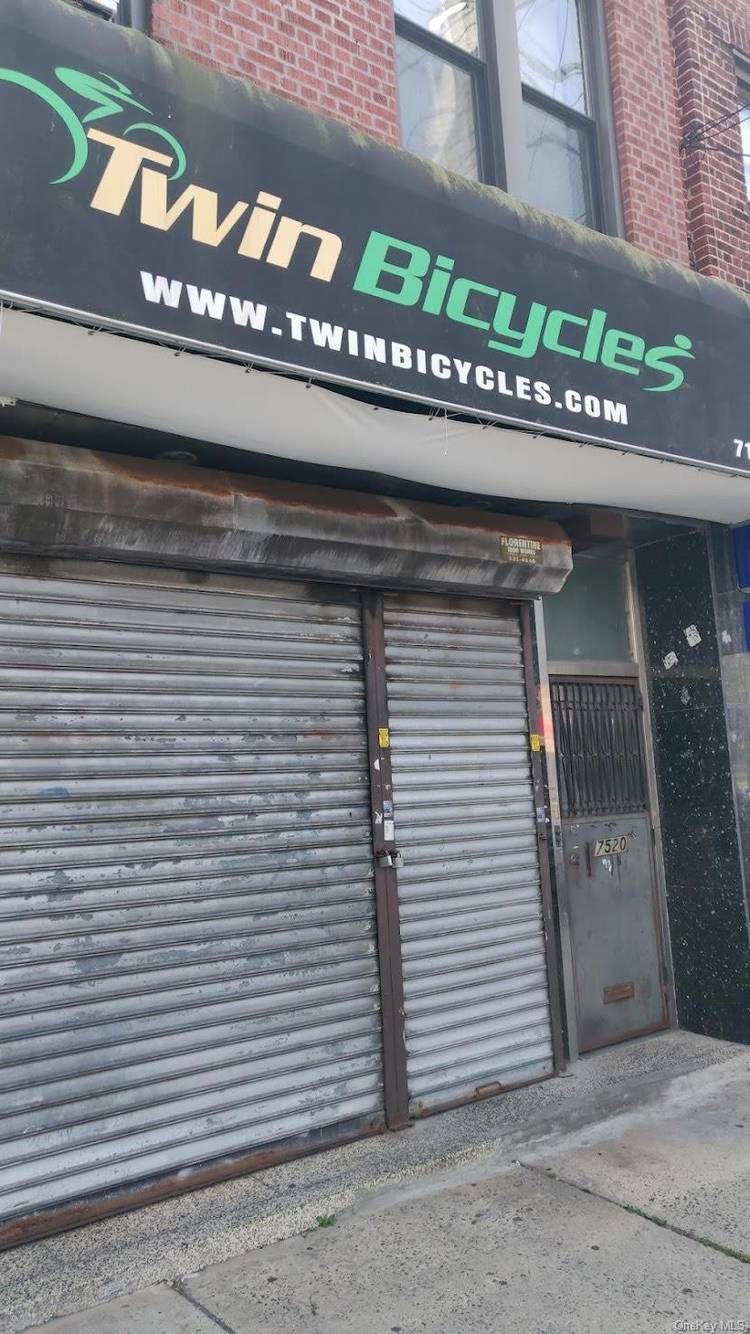Prime Commercial Space ! Come check out this commercial space located right in the heart of Middle Village.