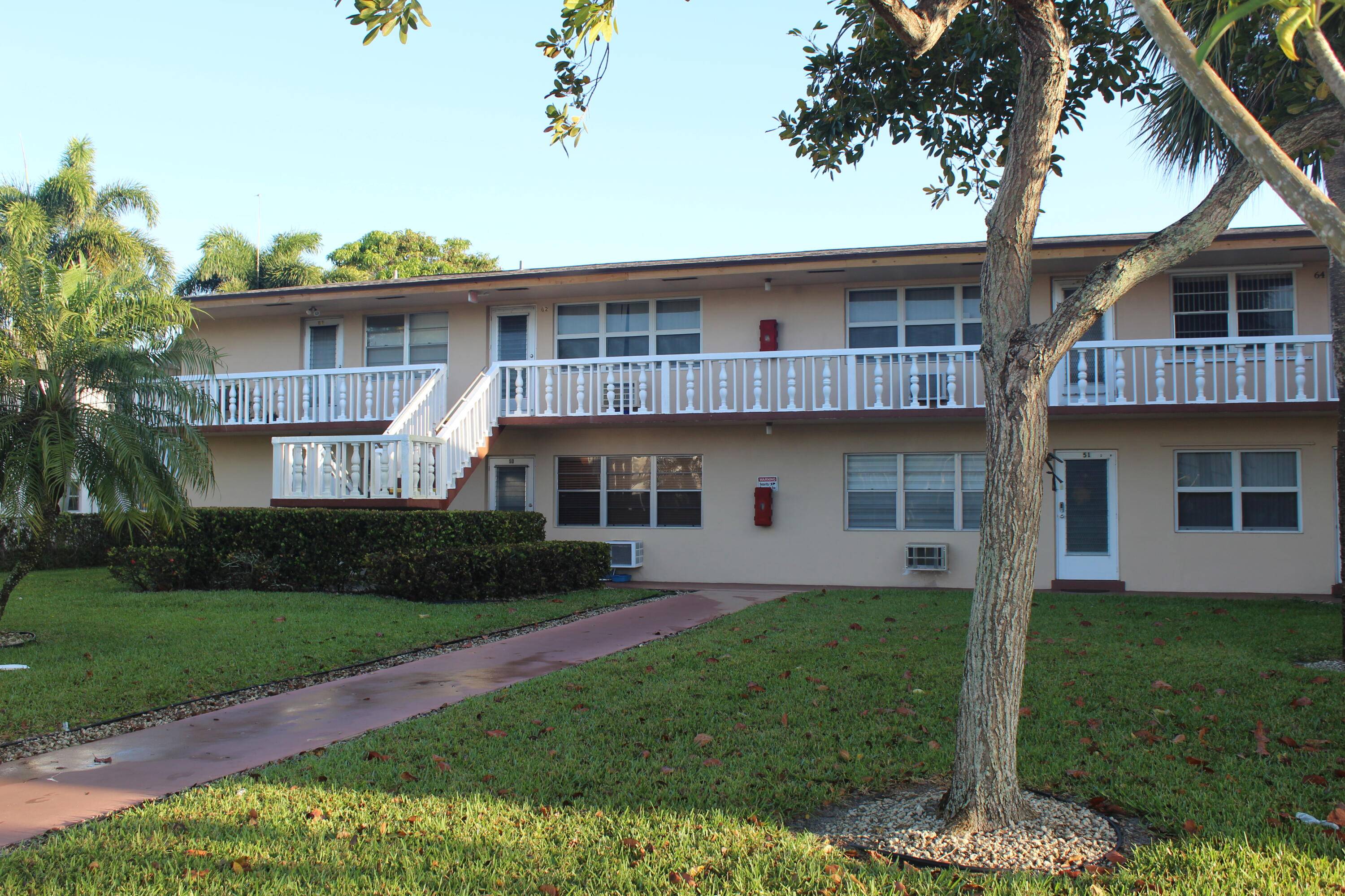 1st floor condo in Century Village Coventry C !