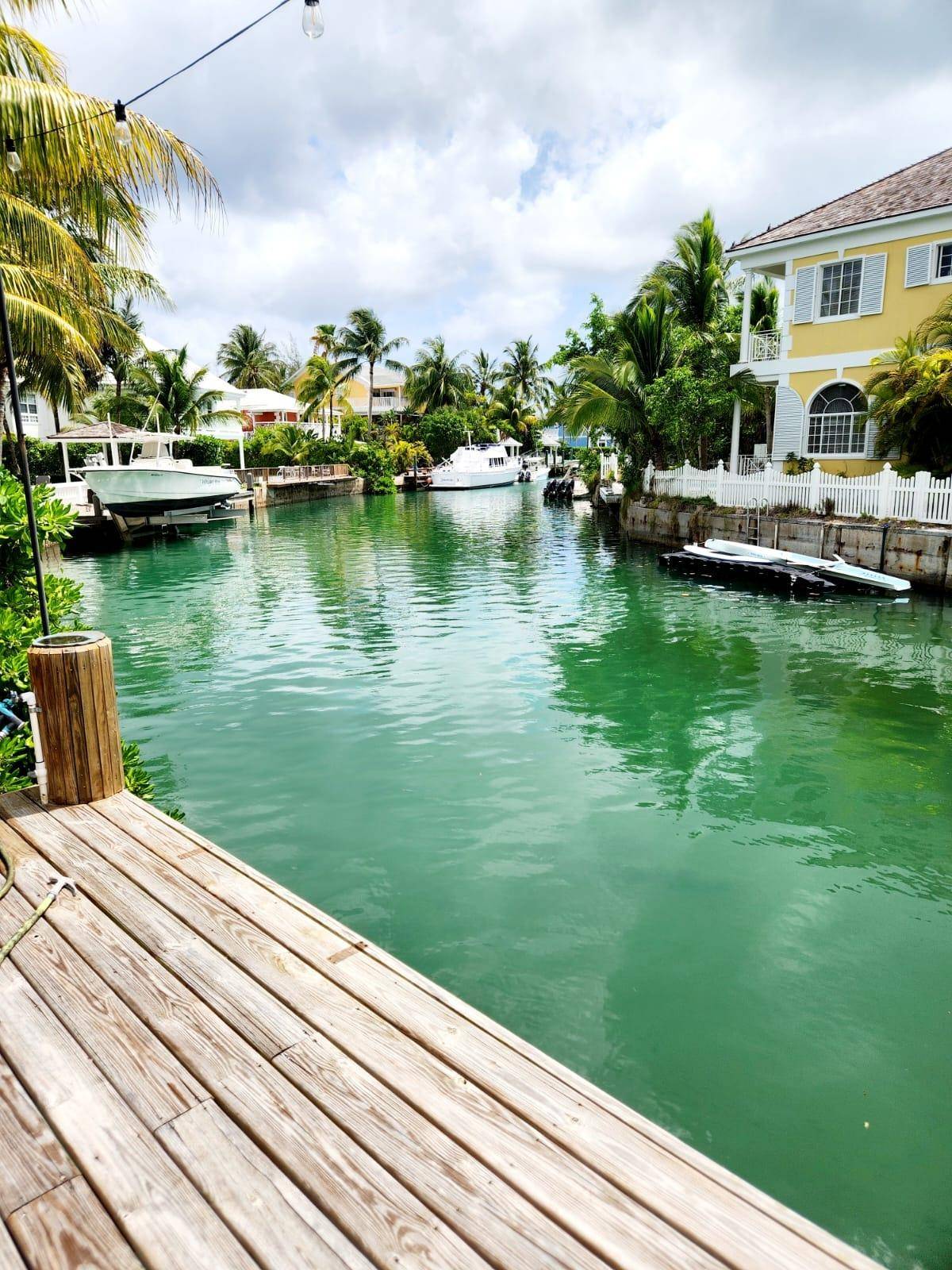 SANDYPORT Condo New-Providence
