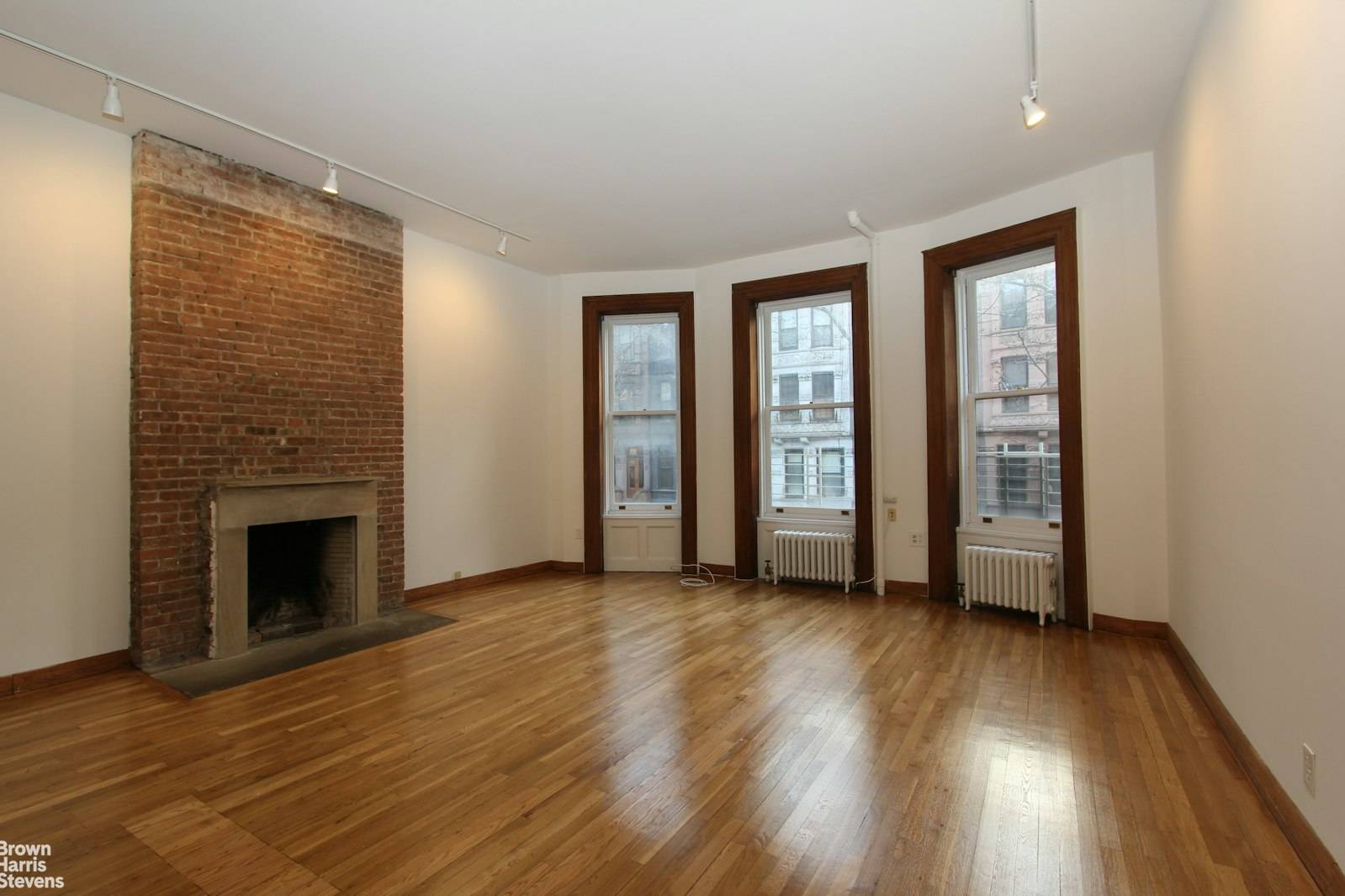 Welcome to this duplex apartment which occupies the entire parlor floor with its 12 ft.