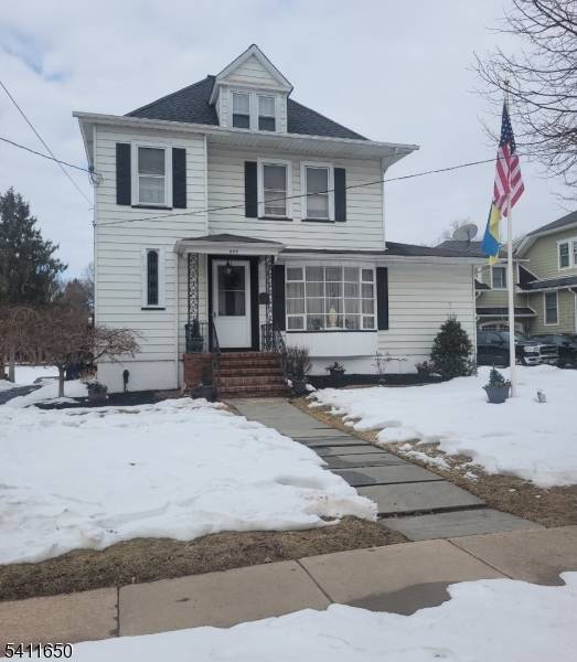 Charming Colonial offering an abundance of living space !