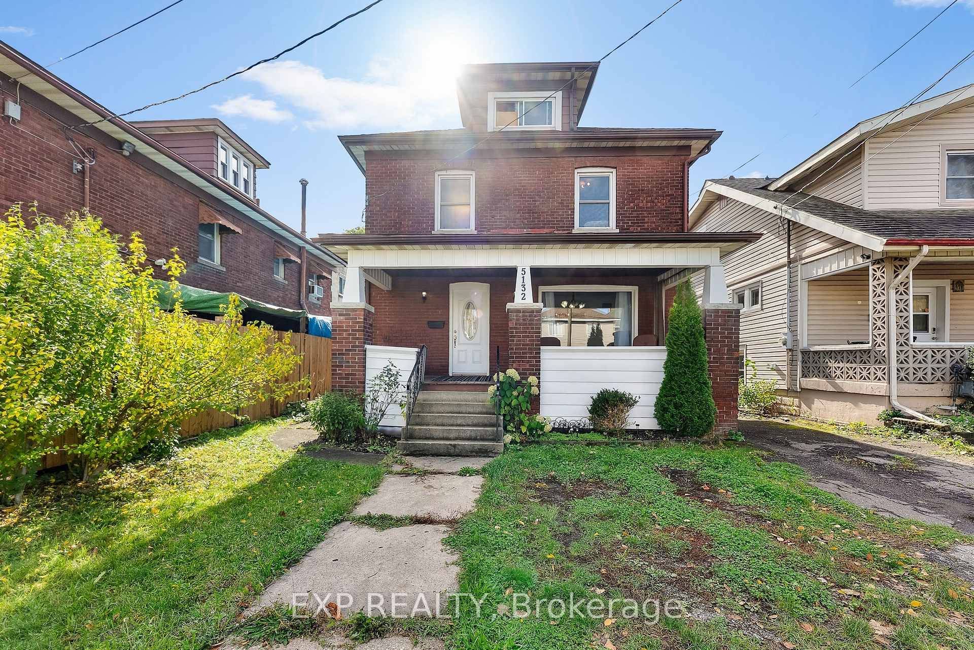 Welcome to 5132 Morrison Street where main floor accessibility meets downtown Niagara charm !