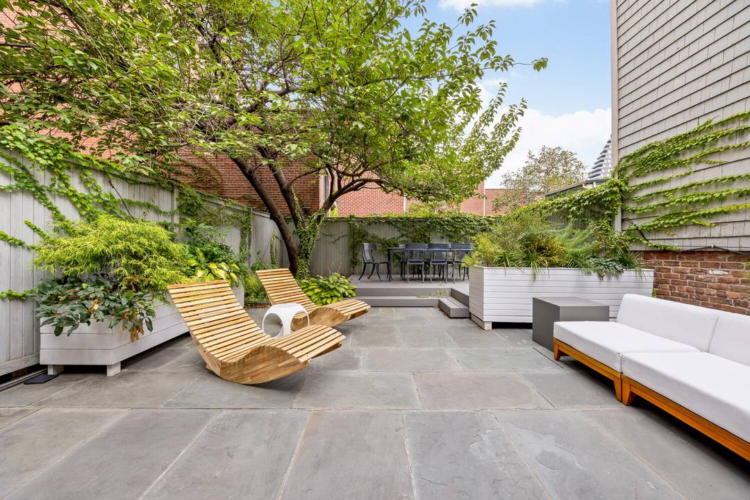 22 Foot Wide Single Family Townhouse in Historic Brooklyn Heights Once part of the Middagh family farm in North Brooklyn Heights, this early 1800s Federal style clapboard townhouse stands as ...