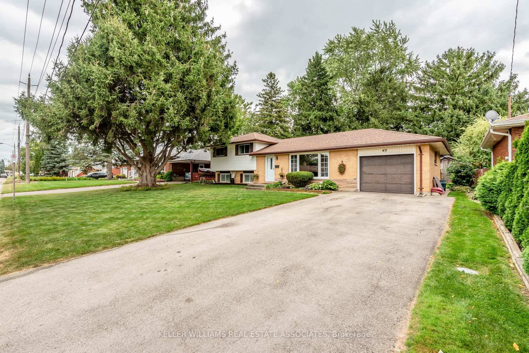 LOCATION LIKE NO OTHER. LIVE IN THE GRETZKY FAMILY NEIGHBOURHOOD, GREENBRIER ONE OF THE MOST DESIREABLE AREAS IN BRANFORD.