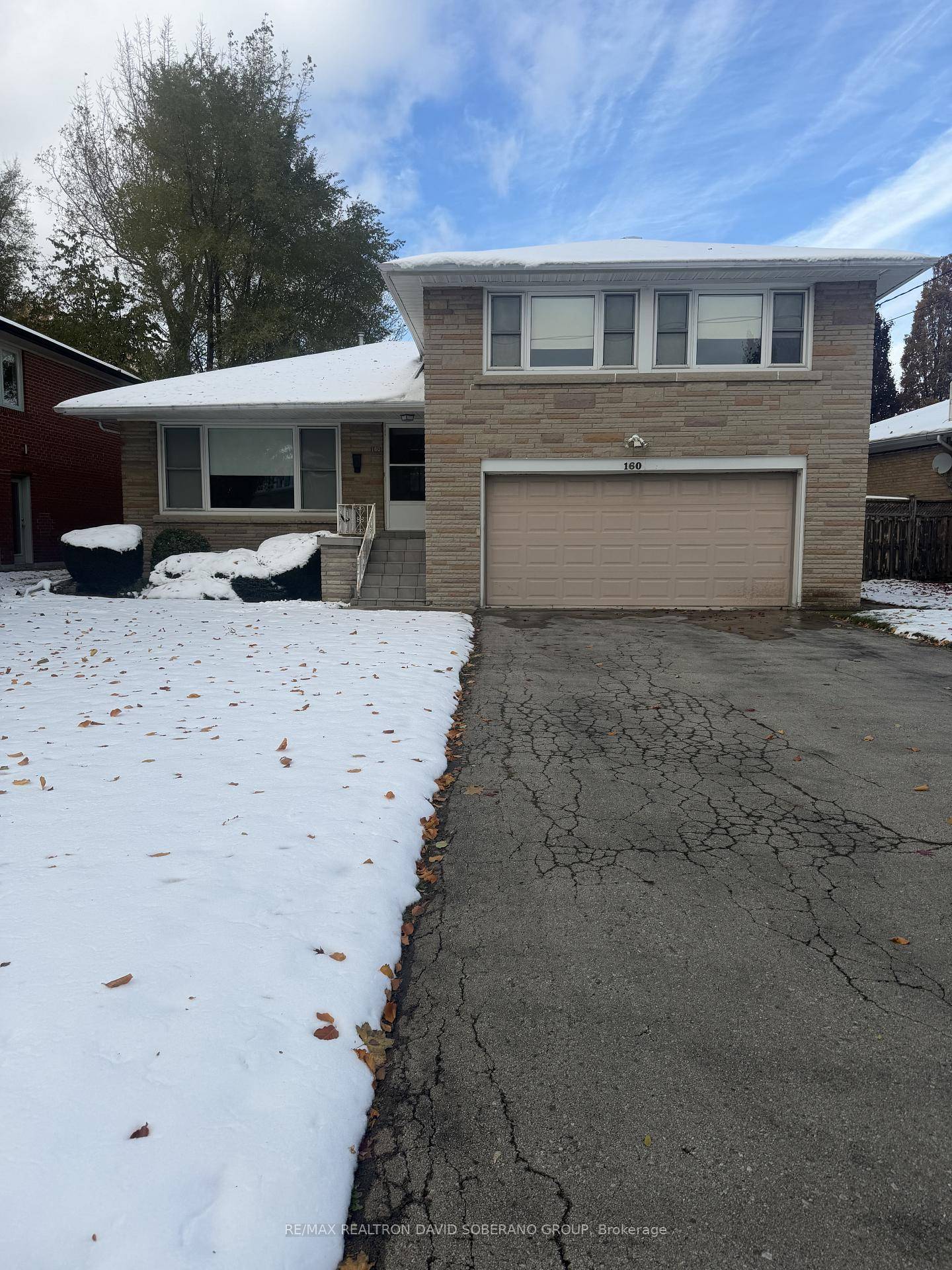 Welcome to 160 Cocksfield Ave !