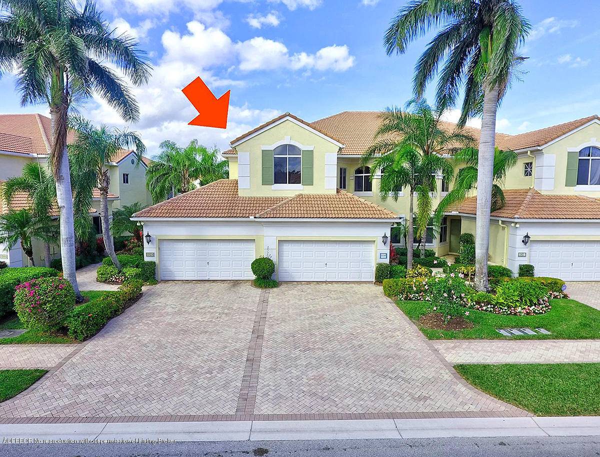 Exceptional opportunity to own a spacious 3 bedroom, 3 bath condominium in impeccable condition with a beautiful lakeand fountain view.
