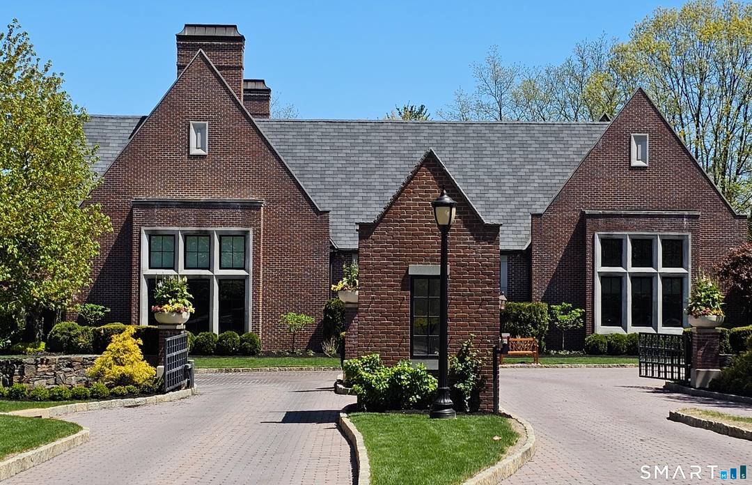 Come and live in Palmer Hill, the luxury gated community on the Greenwich Stamford border.