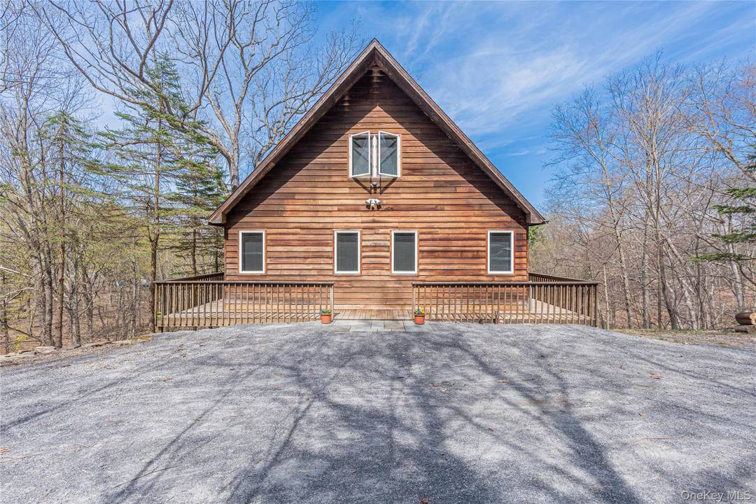 Tree House Pond Retreat A Sanctuary in the Hudson Valley.