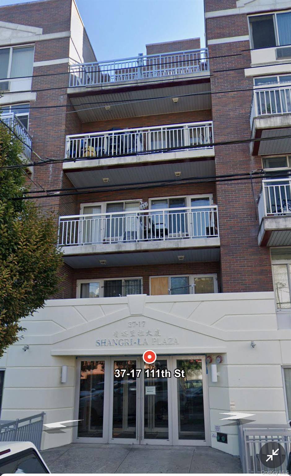 Corona prime location. 2 Bed 2 Bath Condo in excellent condition.