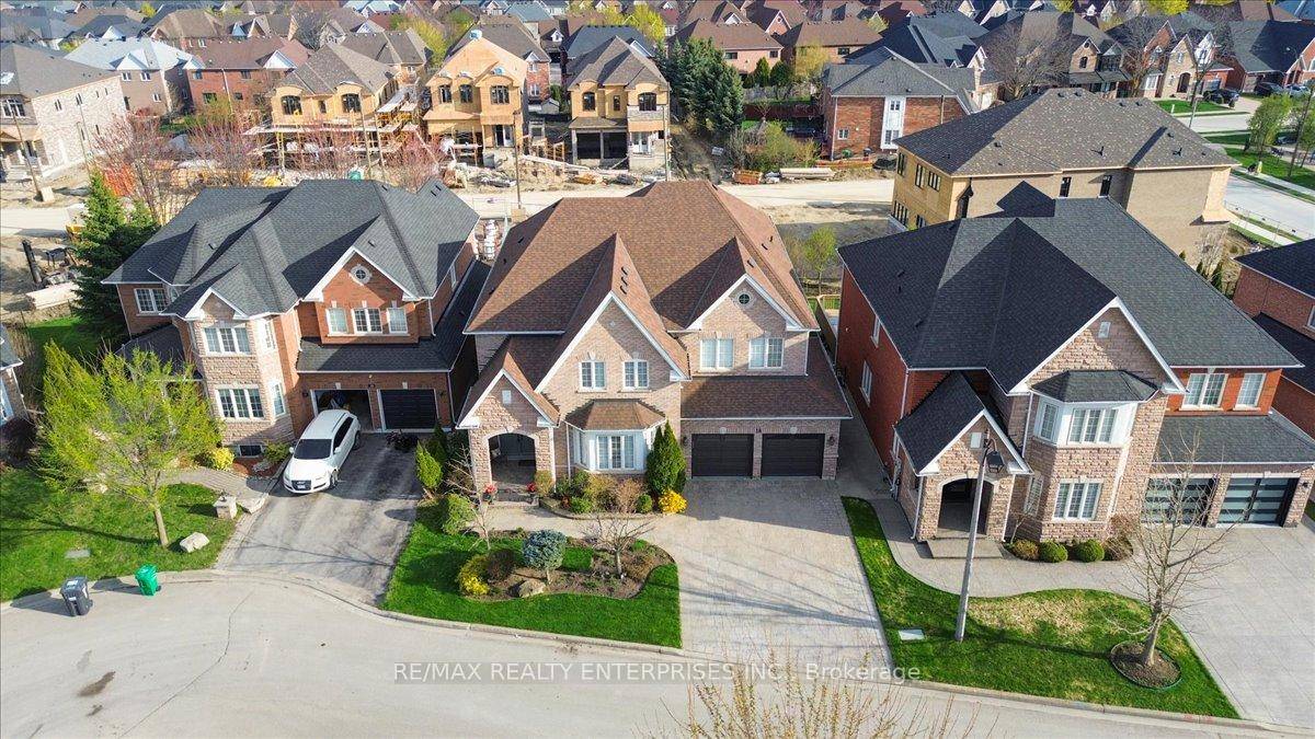 Welcome to Exclusive Living in the Vales of CastlemoreTucked away on a quiet, rarely offered court and built by Intracorp, this stately 4, 080 sq.