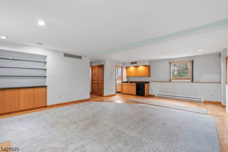 Experience refined living in this nearly 3500 sq ft beautiful, renovated custom home on 3 4 acre in a wonderful location in the sought after Pine Brook section of Montville ...