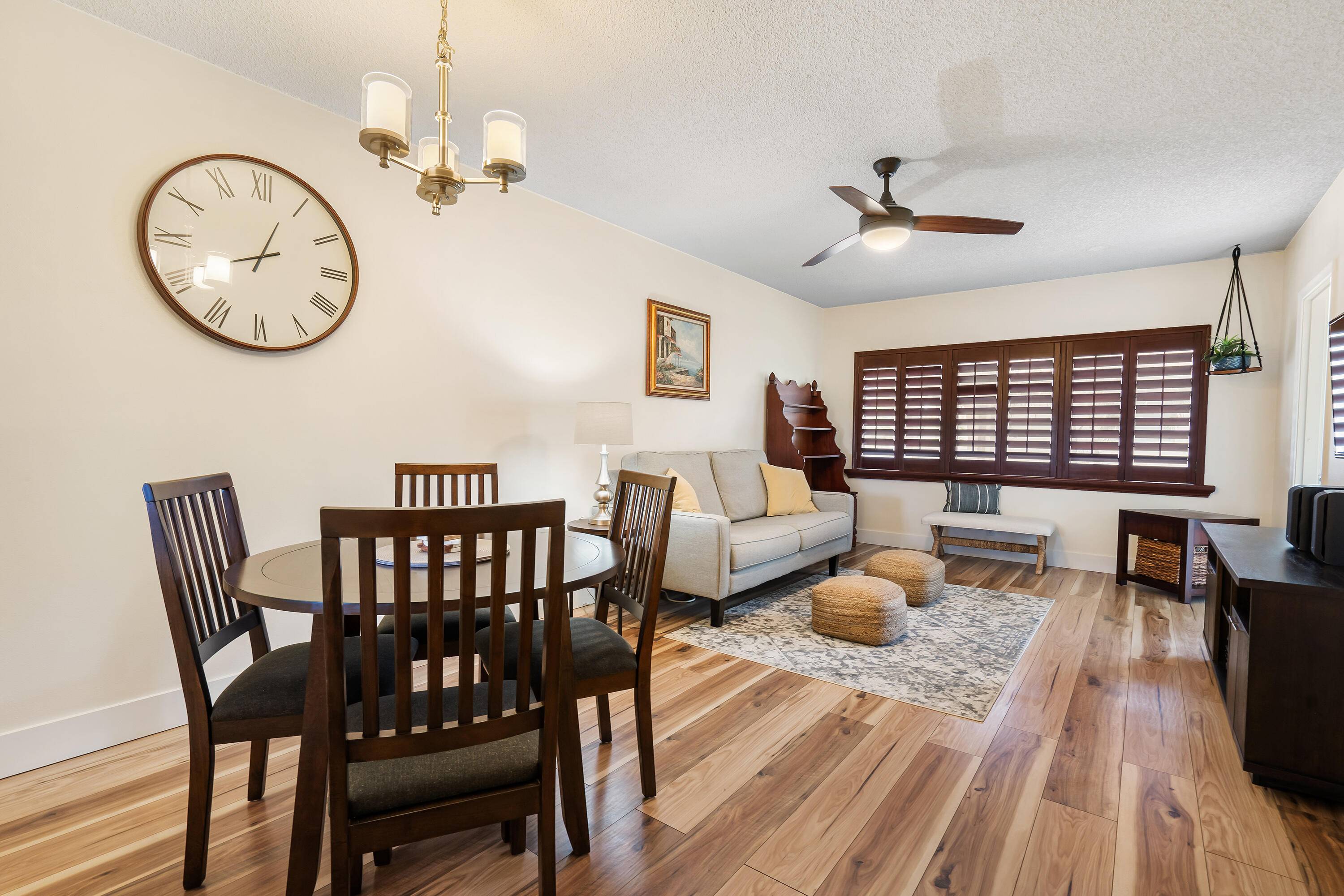 East Boca location near everything !