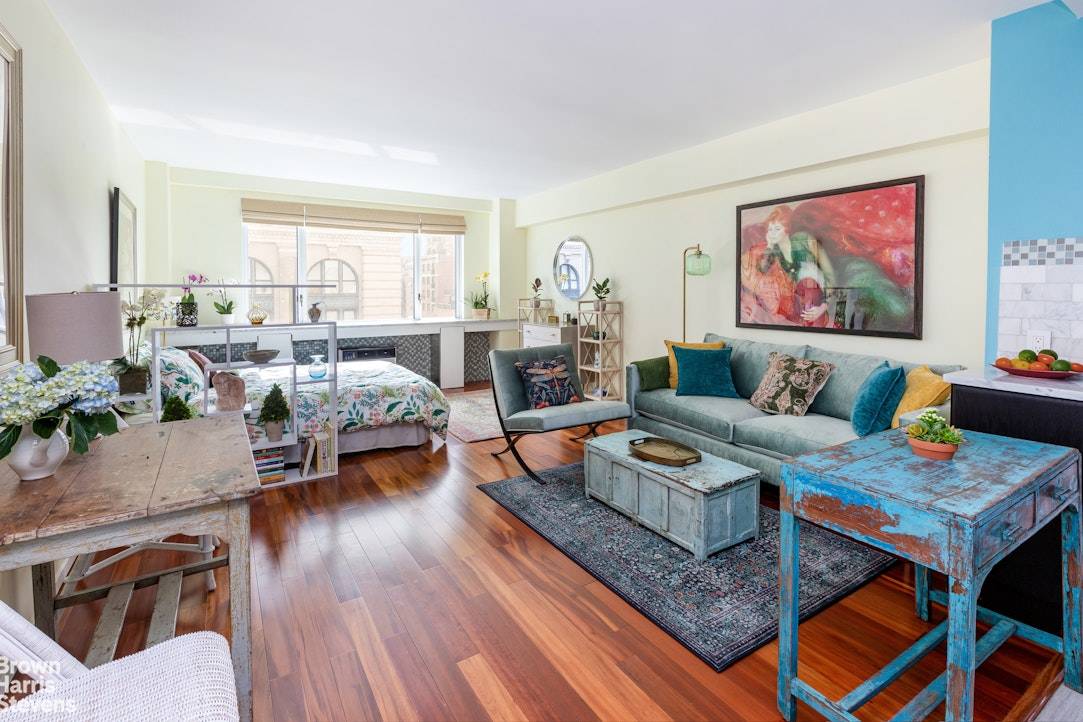 Greenwich Village, NYC. Hasn't this always been your dream destination ?