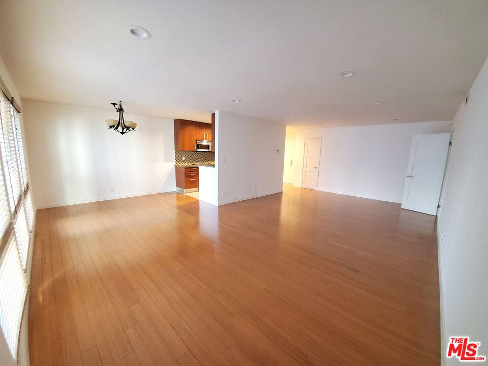4407   Francis Ave 1BR Hancock Park La