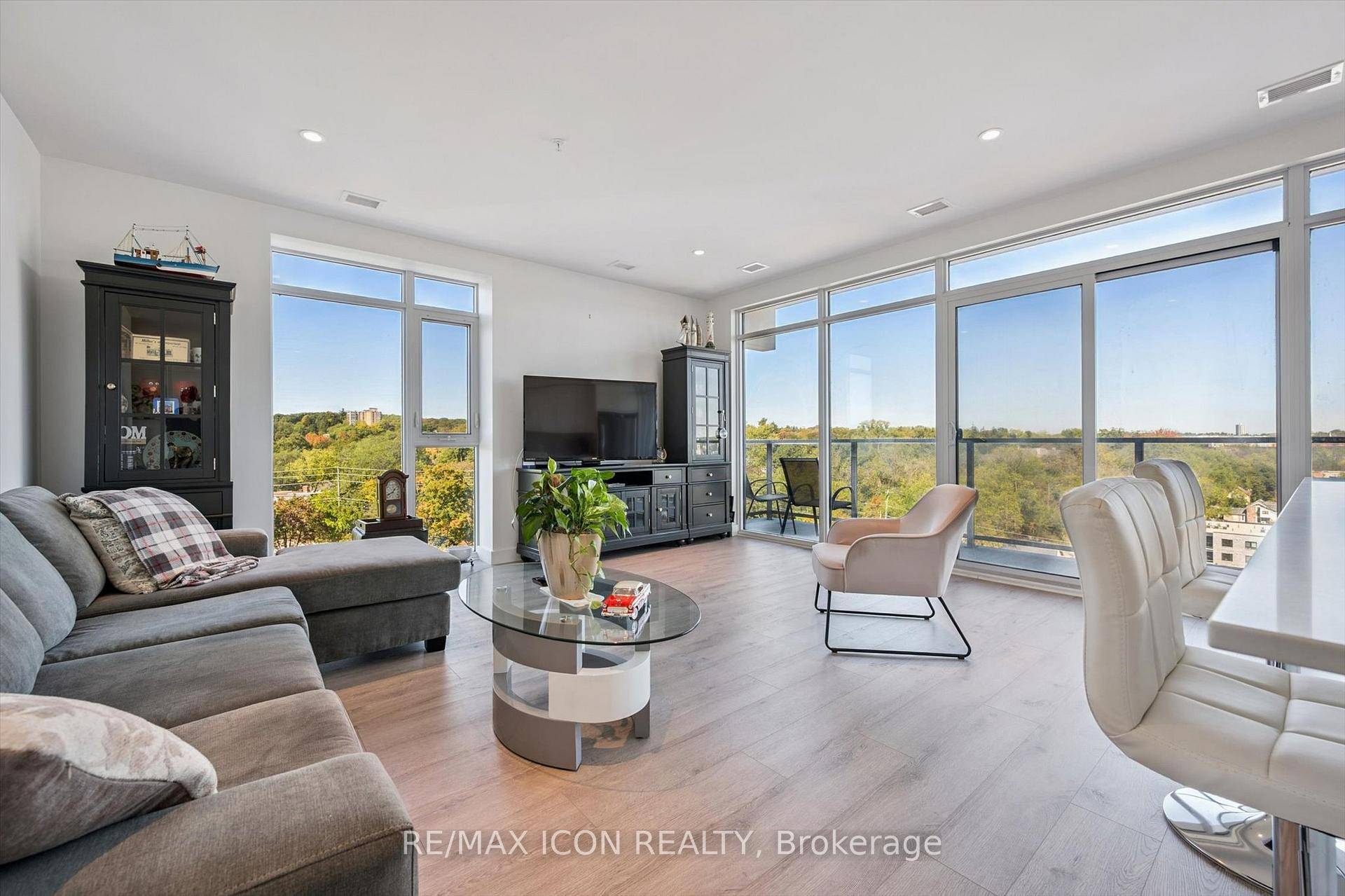 A True Gem in The Gaslight District !