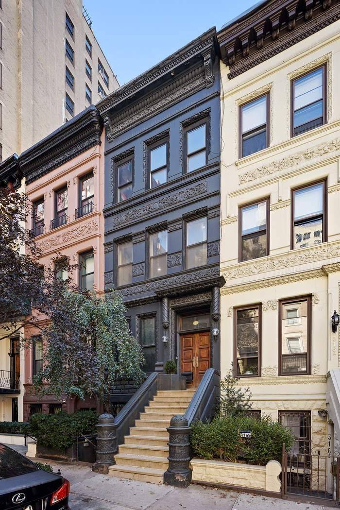 Tucked away on a quiet, tree lined cul de sac near Riverside Park, this Charleston Green Renaissance Revival townhouse combines historic architecture with extraordinary craftsmanship.