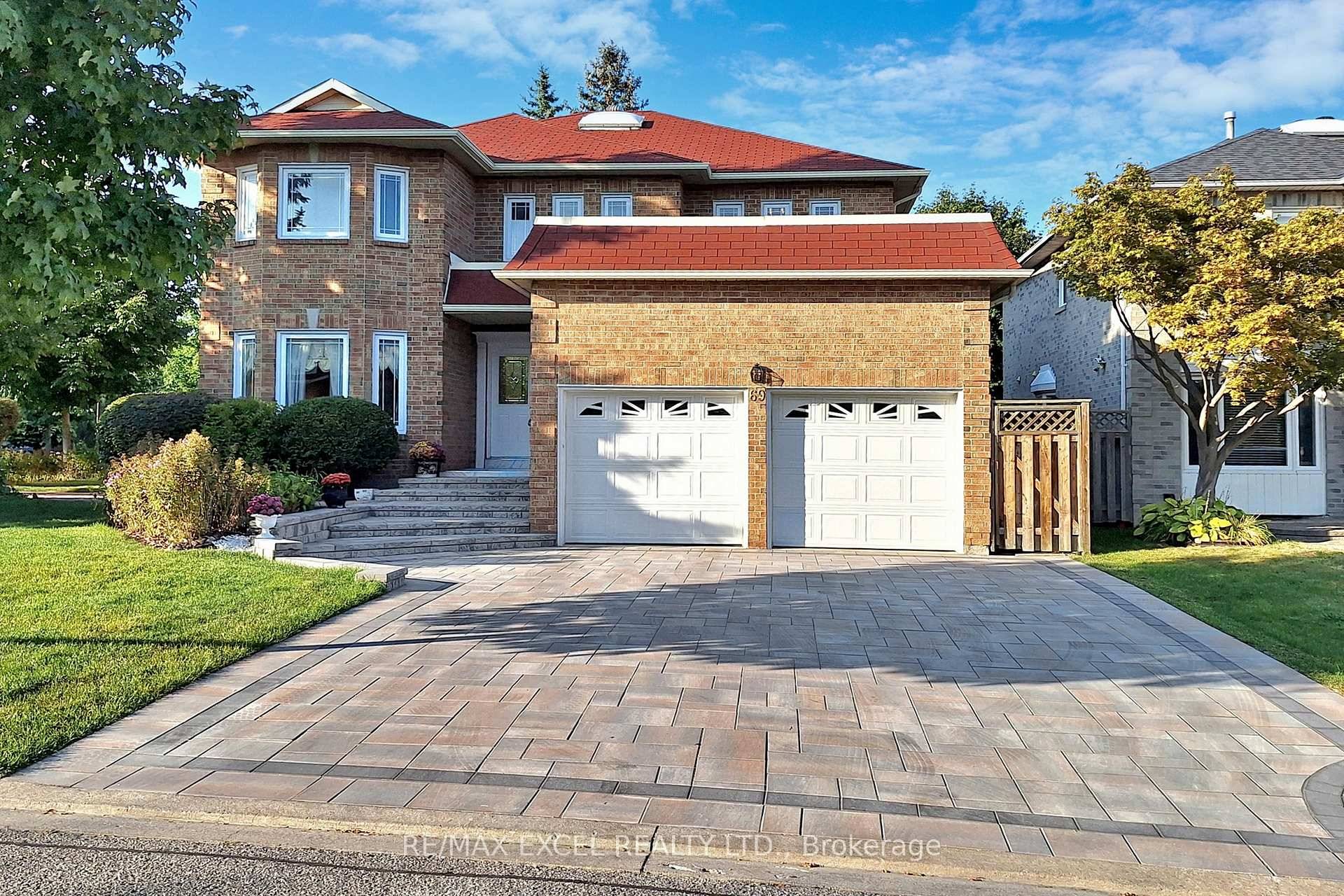 Location ! ! ! Immaculate Bright 4 1 Bedrms 4 Washrm Double Car Garage Detached Home In The Prestigious, High Demand Unionville, Walk To High Ranked St.