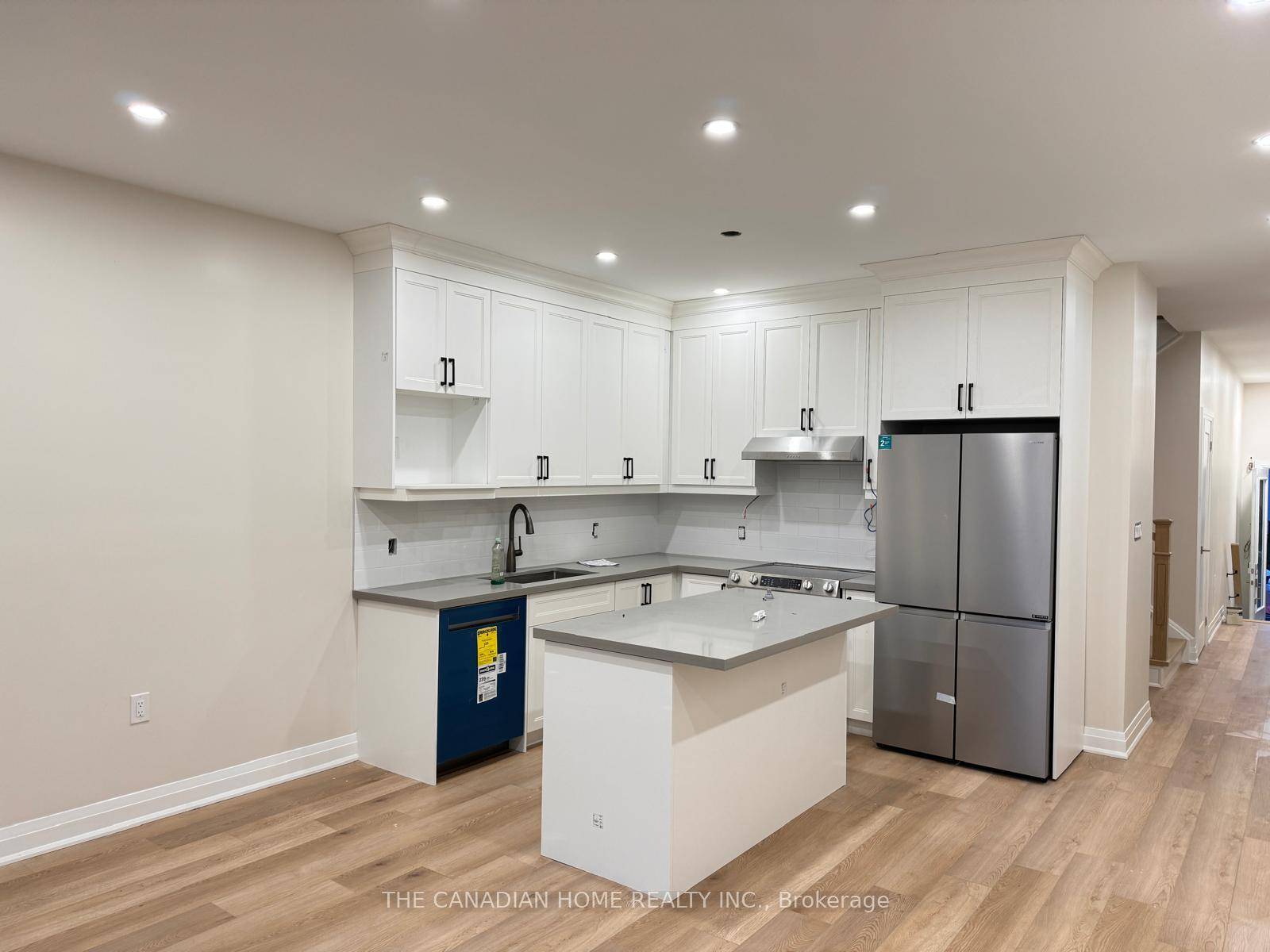 Welcome to 4099 Acheson Ave Main Unit, Niagara Falls a semi detached home offering modern living at its finest.