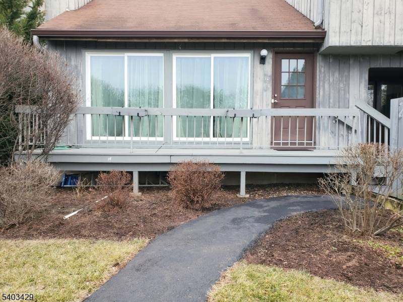 Stunning Townhome in The Meadows !