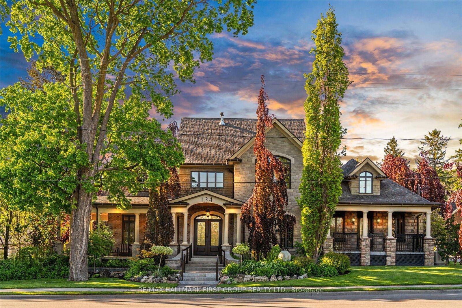 Elegant Living Near Whitby's Scenic Shoreline !