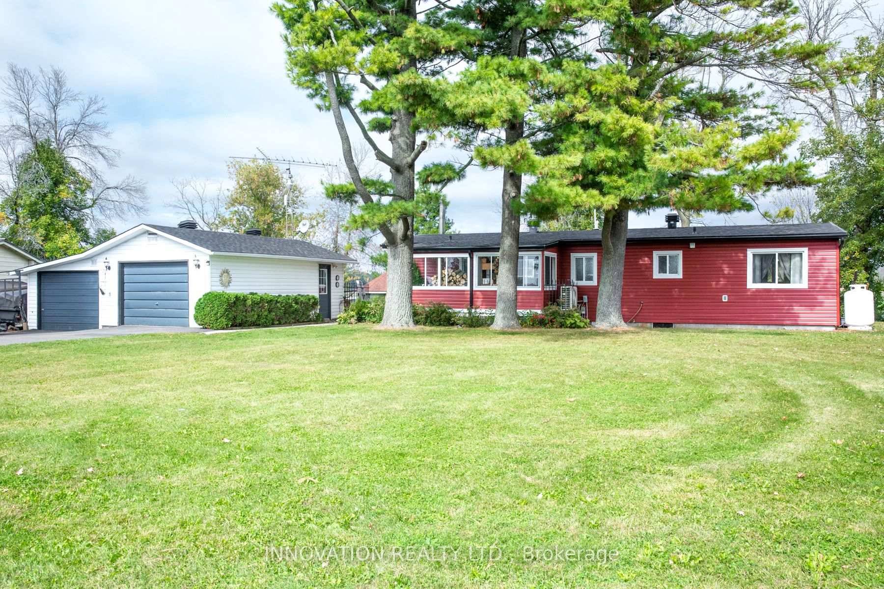 Welcome to 134 Ogilvie Lane, waterfront living at its finest !