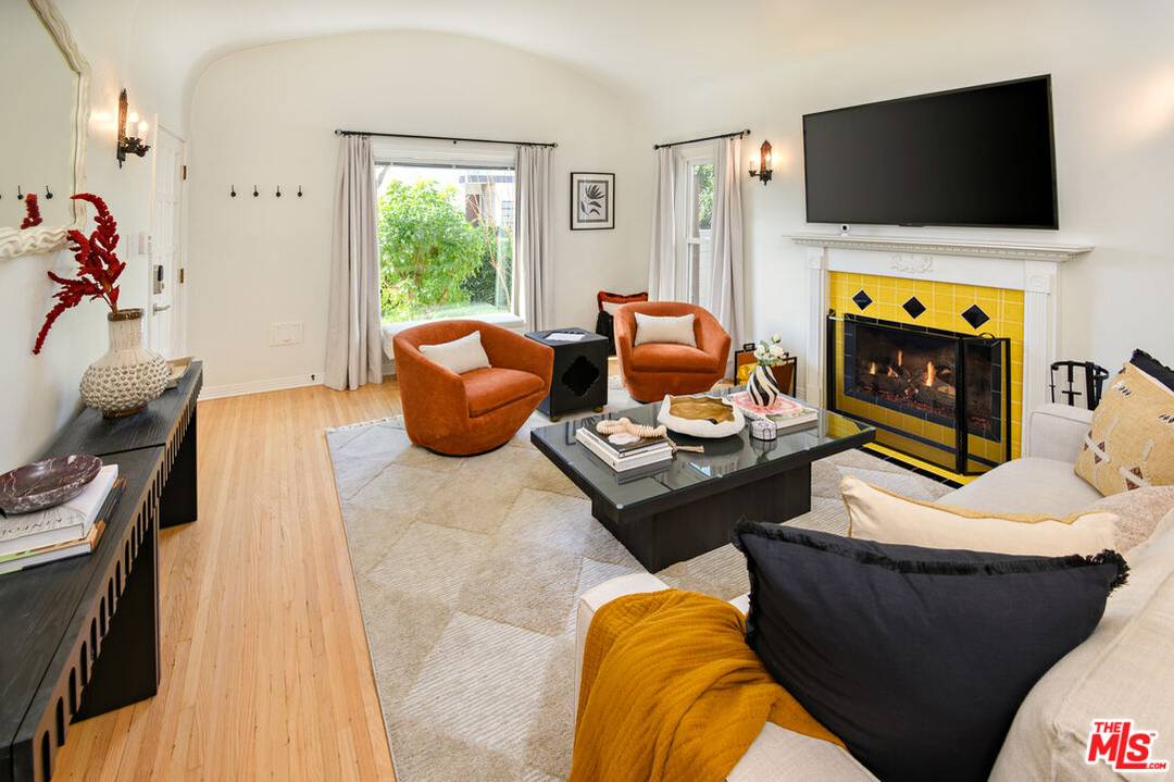 502  N Gardner St 3BR Hancock Park La