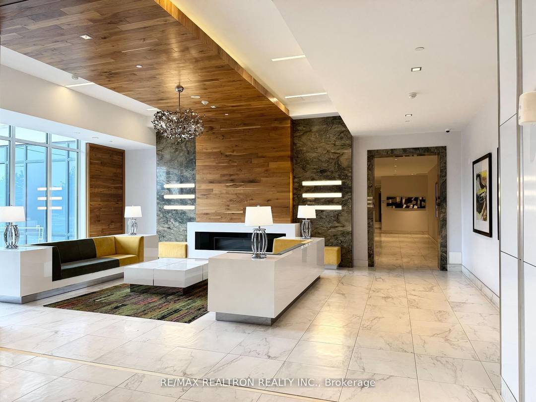 Welcome to this bright and spacious 1 bedroom den condo in the highly desirable Legacy Park in Thornhill.