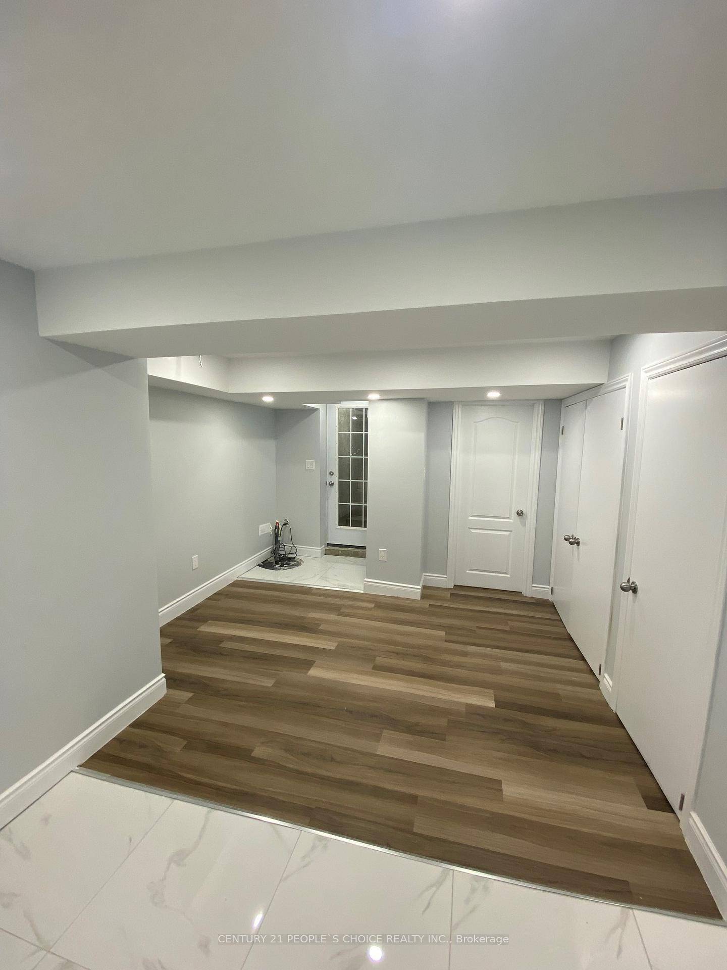 Spacious 2 Bedroom Legal Basement Apartment In Prime Brampton Location Near Chinguacousy amp ; Queen.