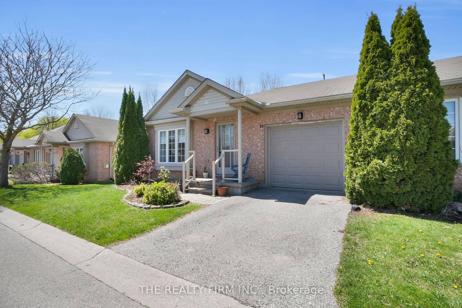 Welcome to this stunning end unit condo located in the desirable Northwest area of London.