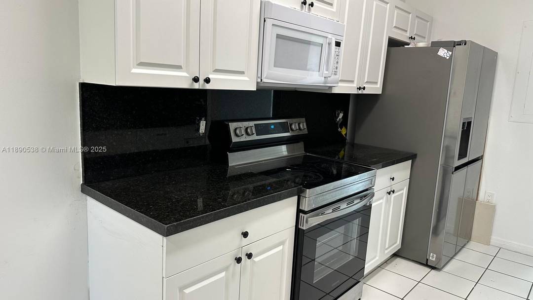 Beautifully maintained 3 bedroom, 2 bath townhouse located in the desirable Sierra Ridge gated community.