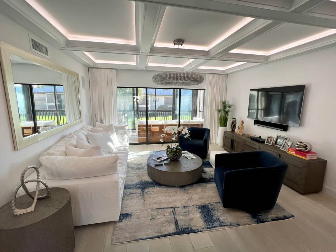 Beautifully renovated, fully furnished seasonal rental on Jupiter Island.