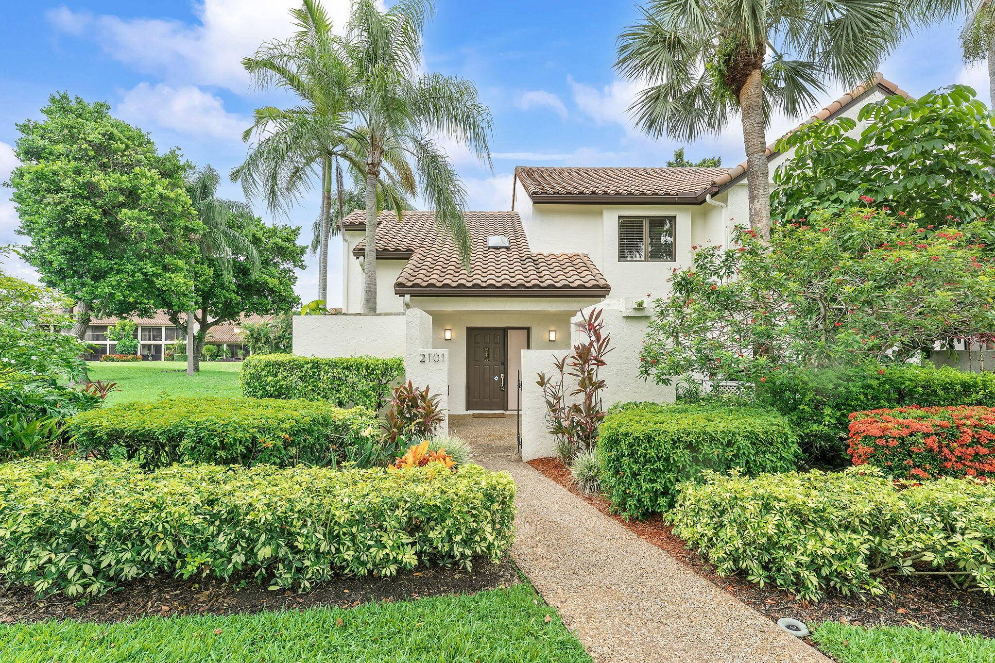 Welcome to one of the most spacious and unique homes in Boca Pointe, a membership optional community, this rarely available 2, 000 sq ft, 2 story corner unit in El ...
