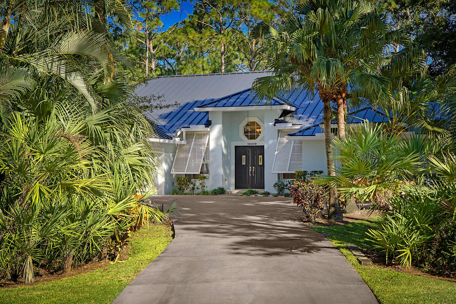 Escape to peaceful living in Old Trail at Ranch Colony a gated community with 24 7 manned security and two of Jonathan's Landing championship golf courses.