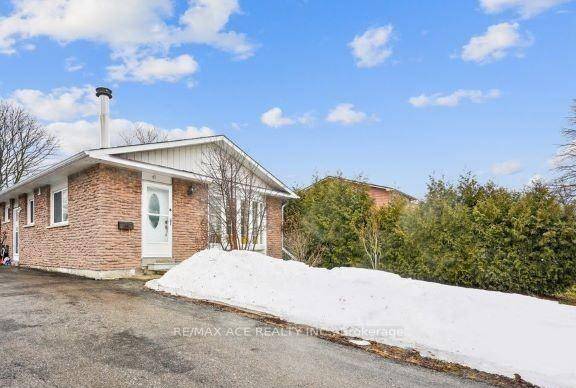 3 Bedroom Beautiful House, Updated Main Washroom.