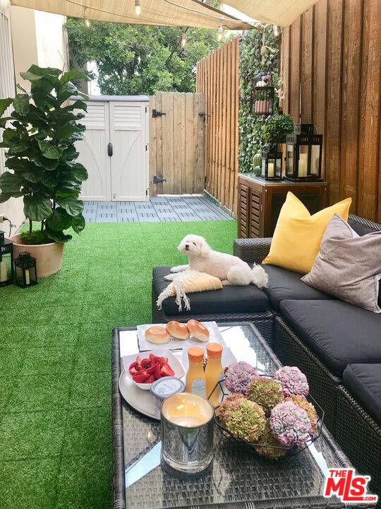 1221  N Kings Rd 2BR Sunset Strip La