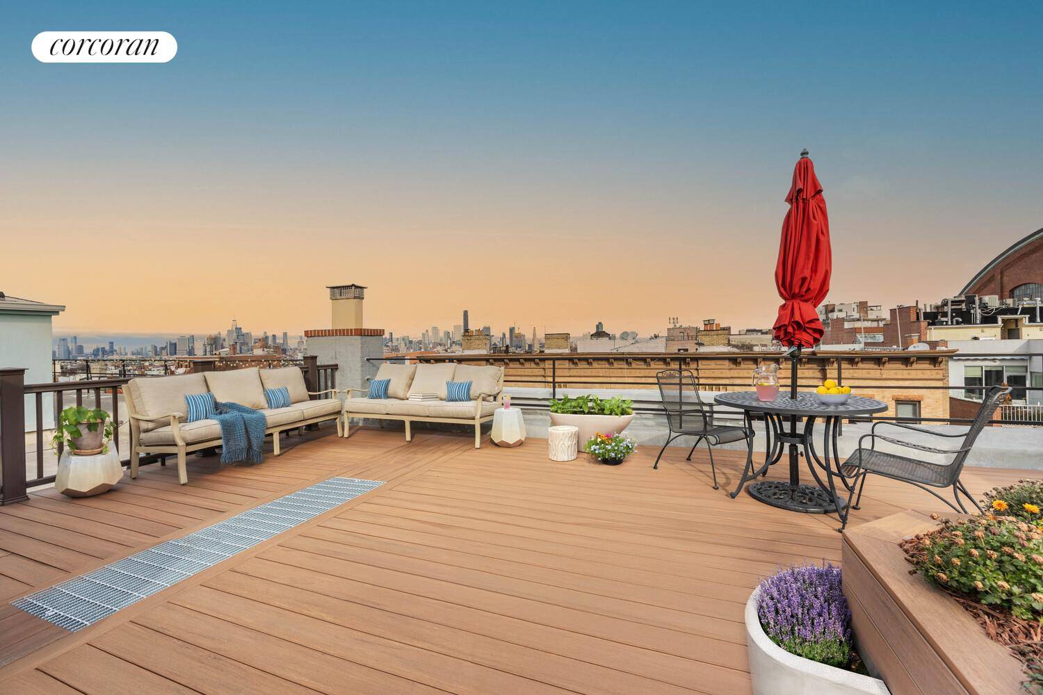 Welcome home 362 15th Street, 4M a sun filled top floor one bedroom, one bath condominium in the heart of Park Slope.
