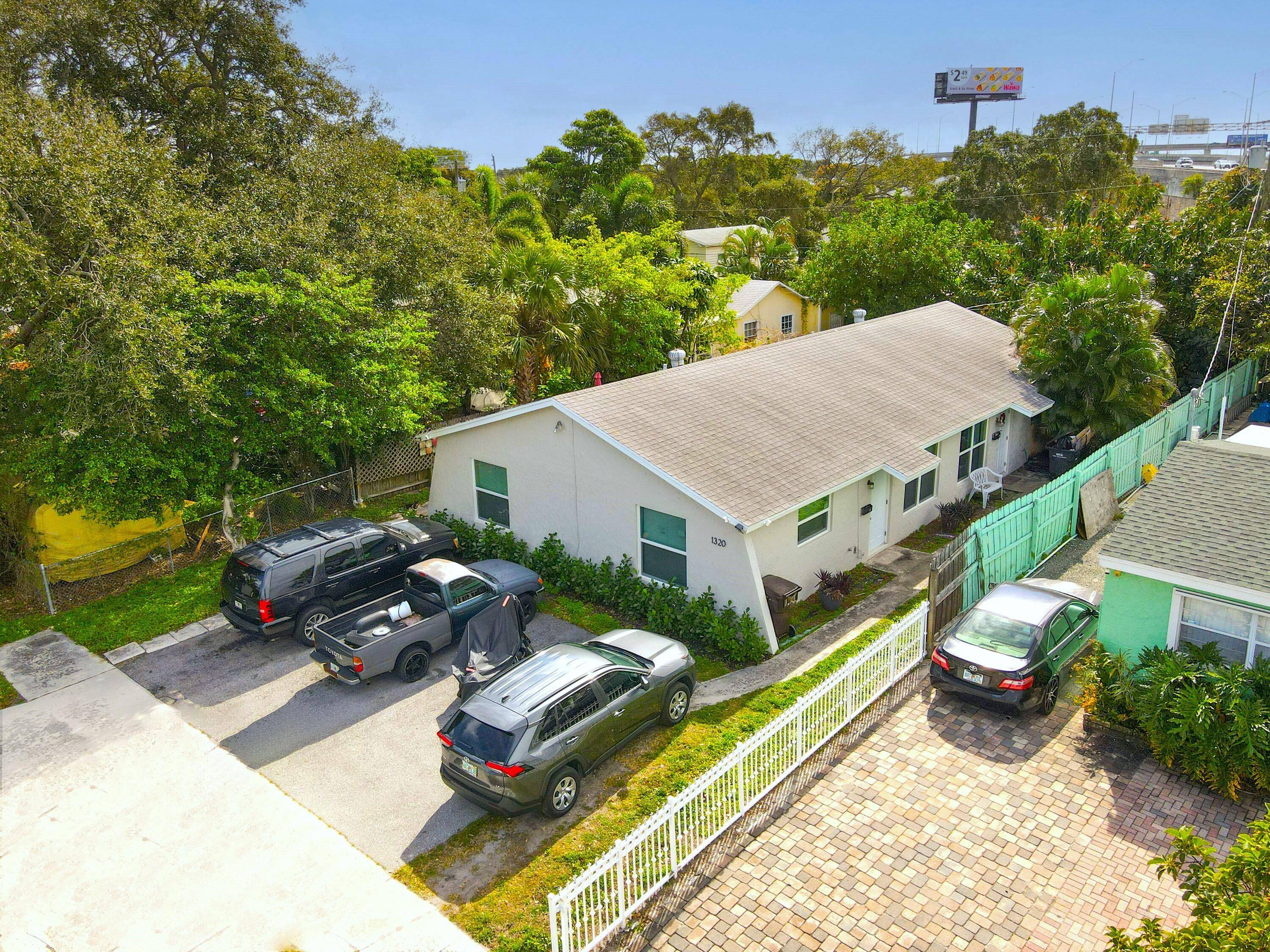 Discover this duplex in a thriving area of West Palm Beach, perfectly positioned just steps from Grandview Market and minutes from The Square and Palm Beach.