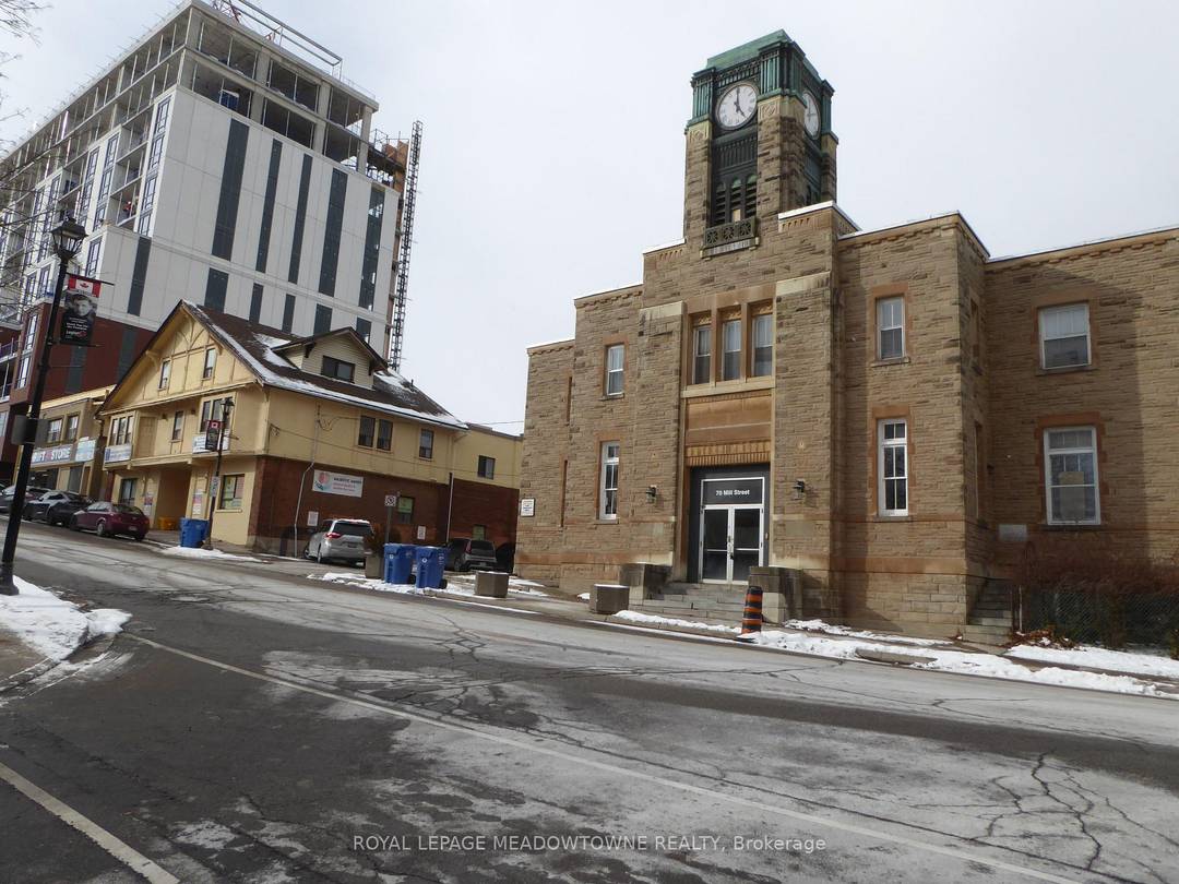 DOWTOWN GEORGETOWN ICONIC MULTI RES BUILDING This majestic 12 residential apartment building, formerly the post office, offers solid income and an opportunity to own a piece of history in growing ...