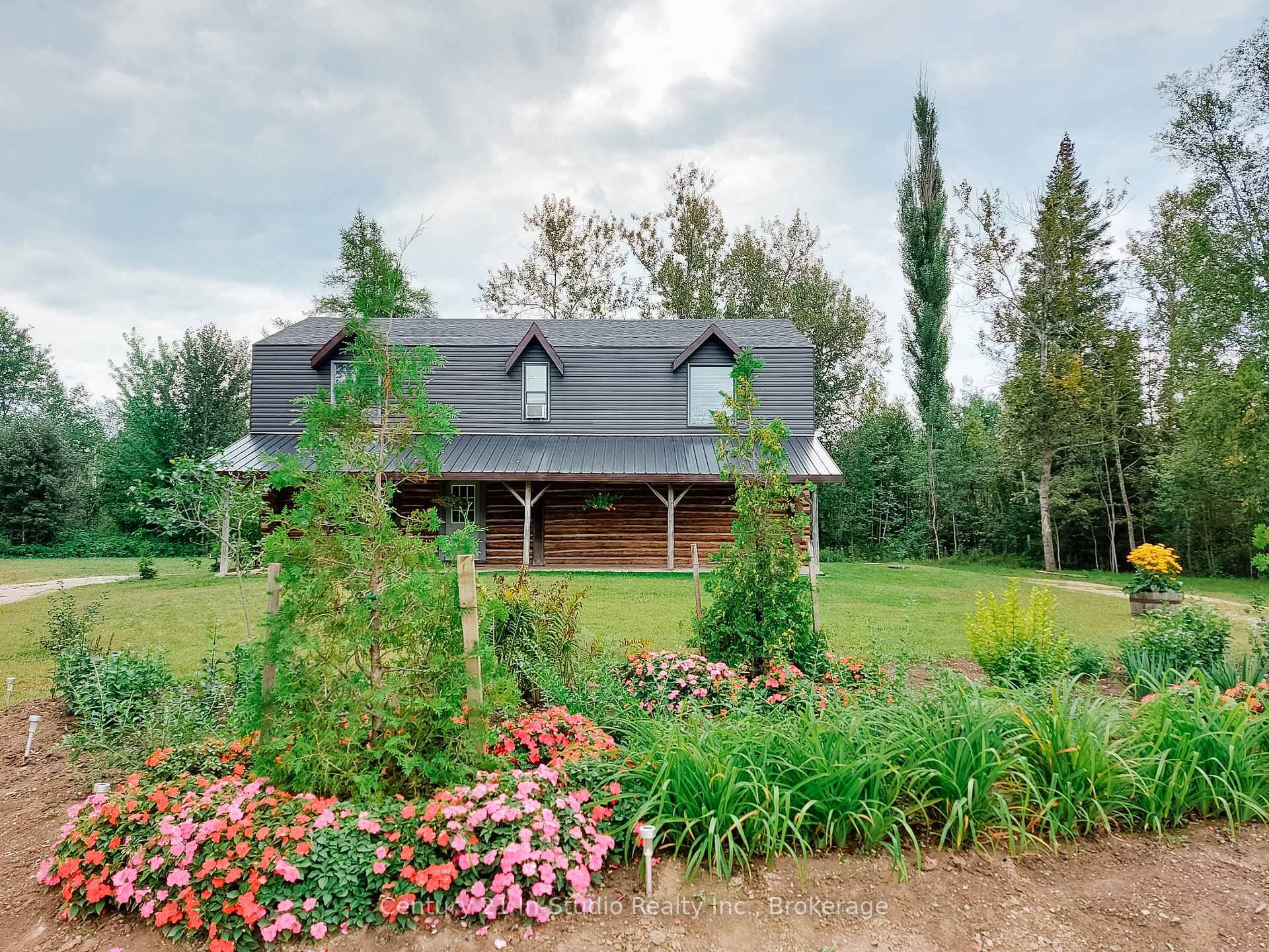 Welcome to 808 Main Street in beautiful Sauble Beach !