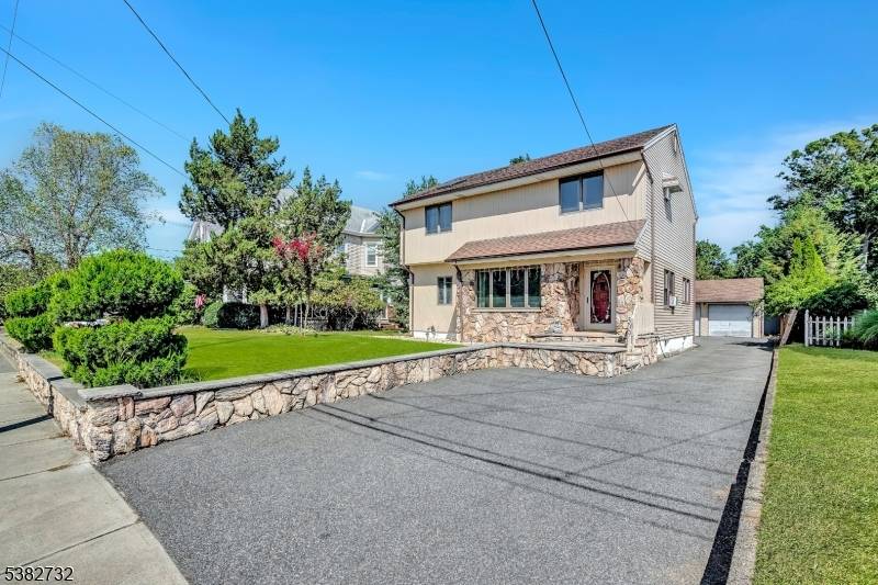 Beautifully Custom Home North End of Pompton Lakes.