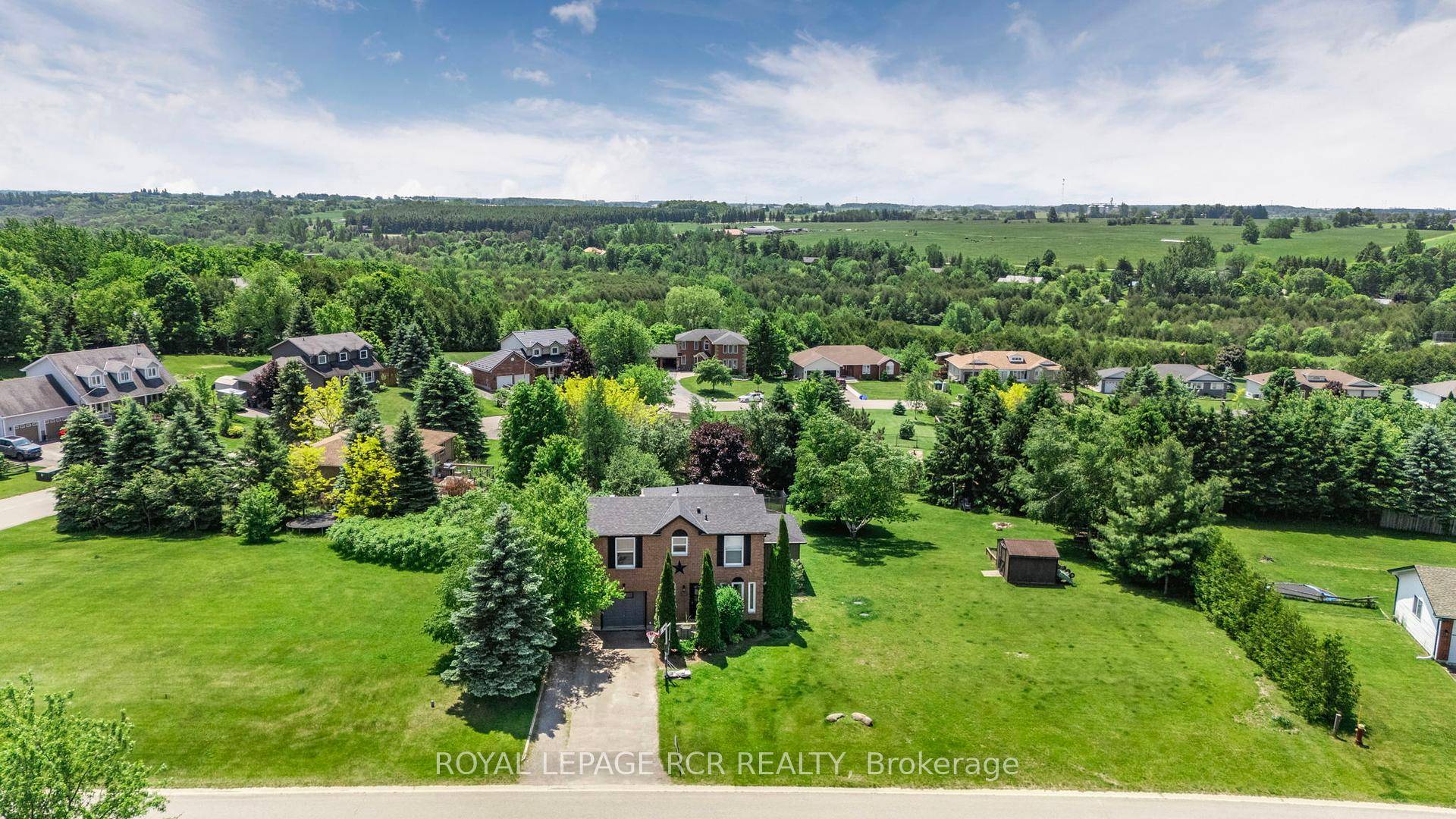 Welcome to 18 Peter Street, nestled in the vibrant community of Amaranth, within the charming hamlet of Waldemar !