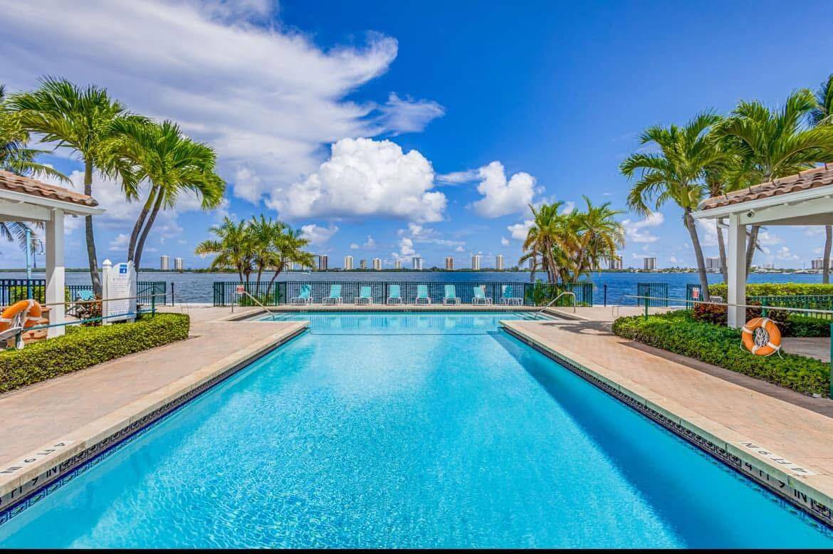 Discover the perfect blend of comfort and scenic beauty in this charming one bedroom condo nestled along the intrcoastal waterways.