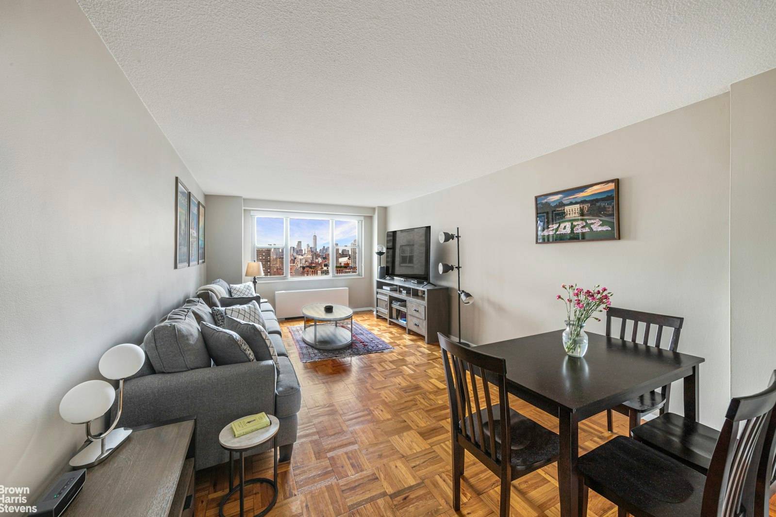VIEWS VIEWS VIEWS ! Majestic South city views from this apartment highlight a wonderful opportunity at the Churchill, a full service condominium in the true heart of midtown.