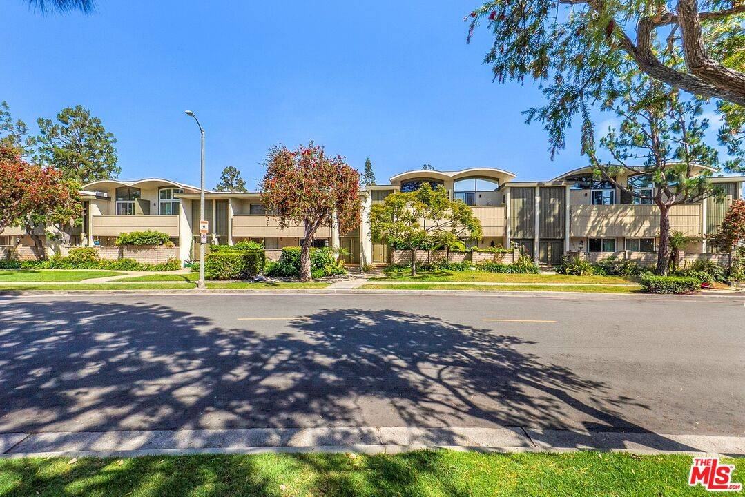 13214 Fiji Way 2BR Marina Del Rey La