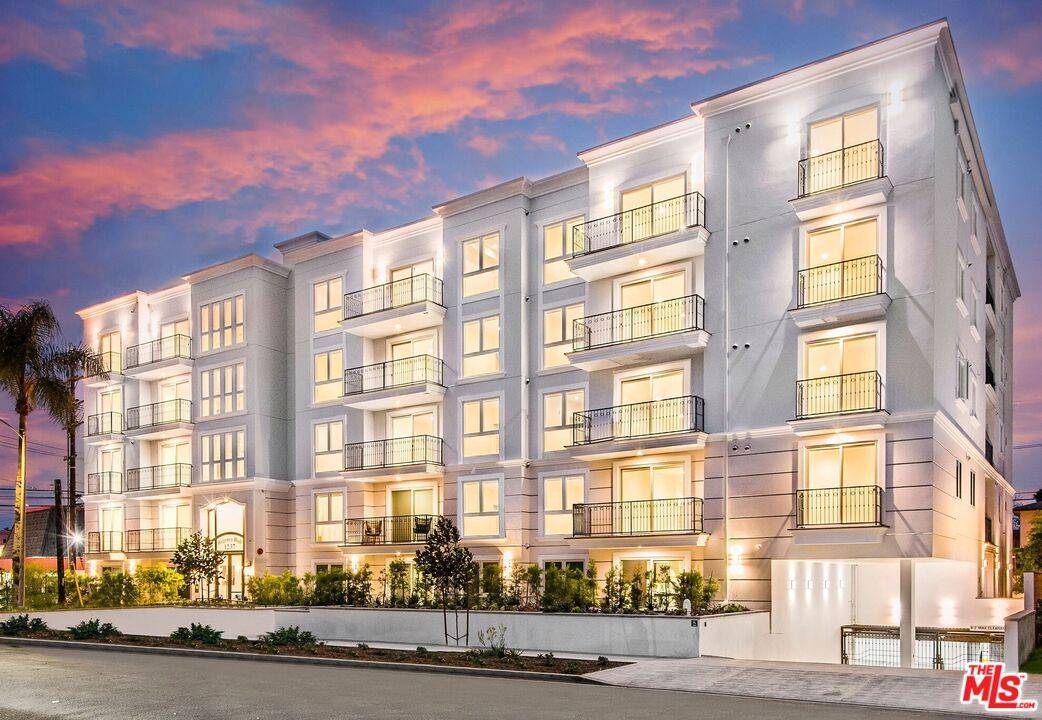 1237  S Holt Ave 3.0 Beverlywood LA