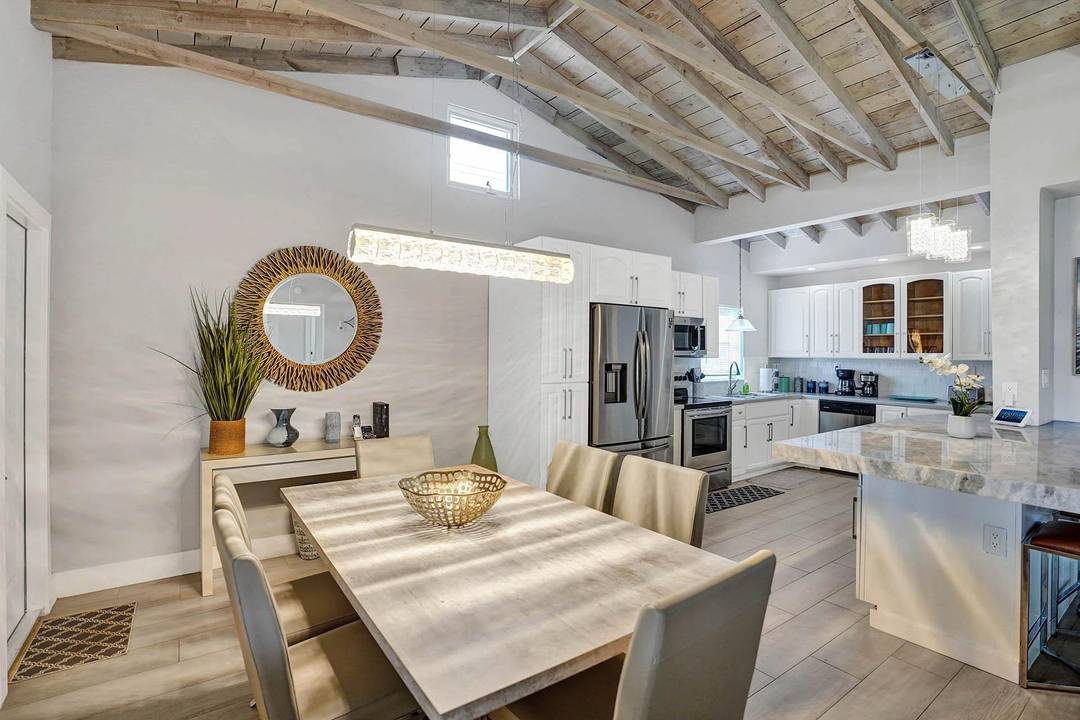 Beautifully upgraded 4BR 3BA pool home in Lake Ridge.