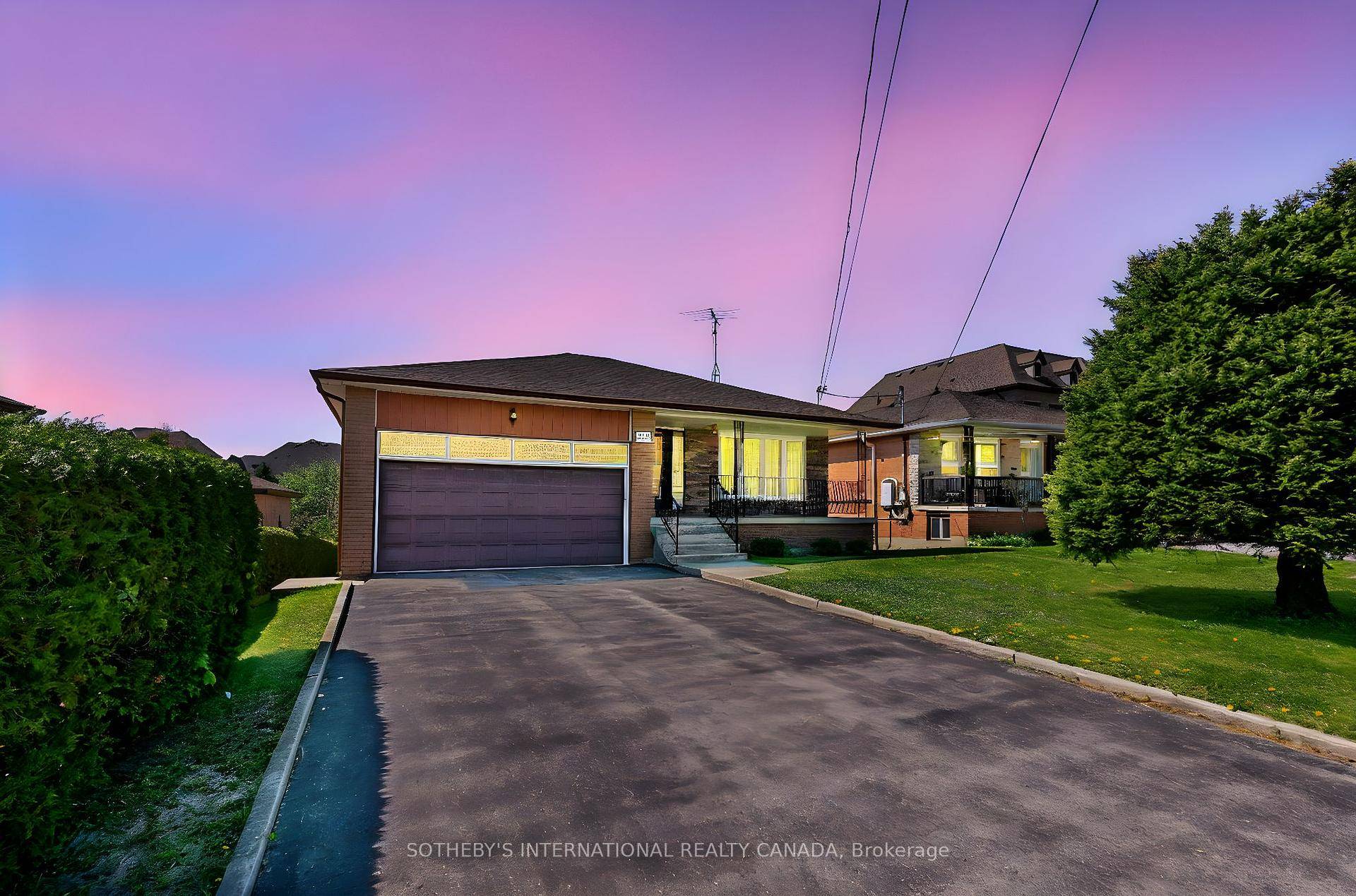 Nestled on a rare 51x210 ft lot in one of Richmond Hills most sought after neighborhoods, this incredibly spacious nearly 4000 sqft total !