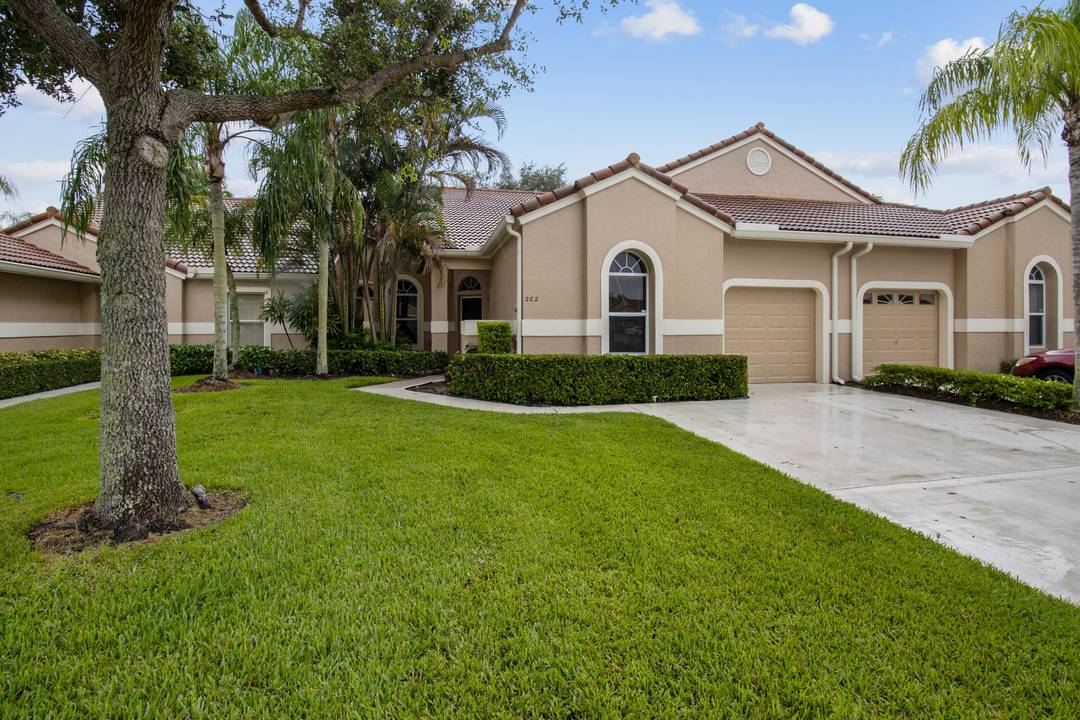 Renovated 3 bed, 2 bath villa in gated Heather Run at PGA National, one of South Florida's most sought after communities.